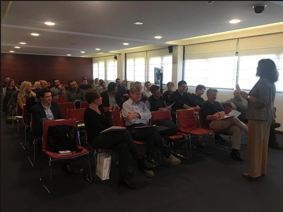Cristina Mariani in aula durante un corso per imprese